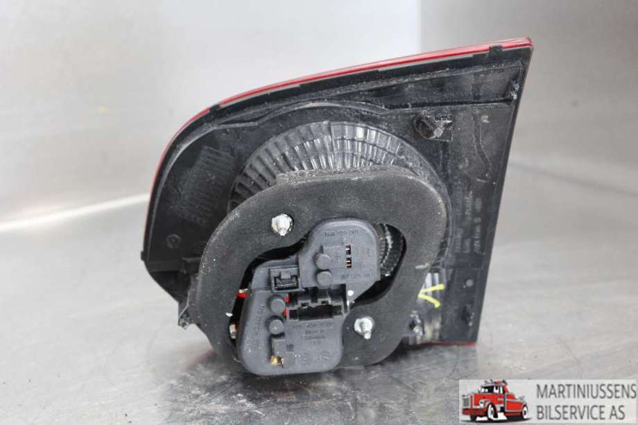 Baklykt venstre indre til VW Golf VI 2008-2012  (VOLKSWAGEN||5K0 945 093 AA)