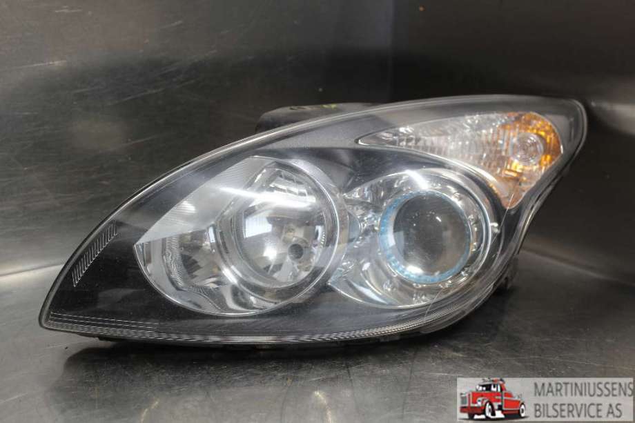 Frontlykt venstre halogen til Hyundai i30, 2007-2012 (Type I)  (HYUNDAI|)
