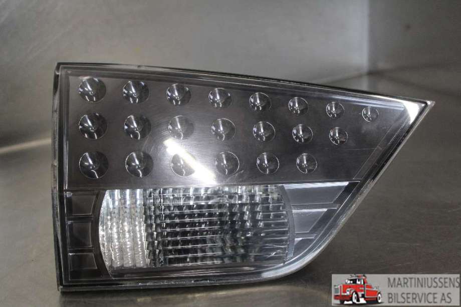 Baklykt venstre indre til Mitsubishi Outlander, 2007-2010 (Type II, Fase 1)  (MITSUBISHI|)