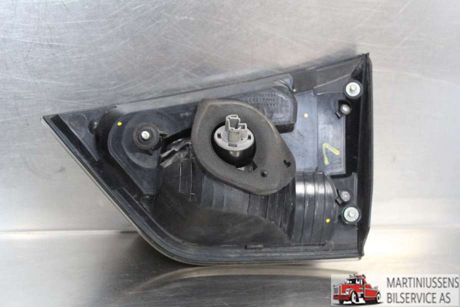 Baklykt venstre indre til Mitsubishi Outlander 2007-2010 (Type II, Fase 1)  (MITSUBISHI||1146-356L)