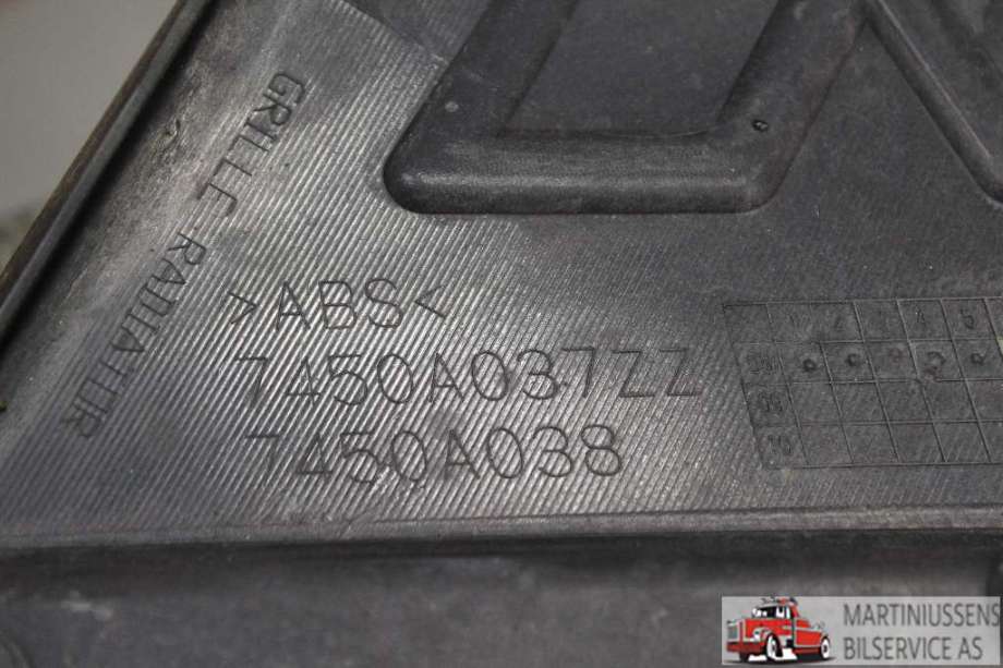 Grill til Mitsubishi Outlander 2007-2010 (Type II, Fase 1)  (MITSUBISHI||7450A037ZZ)