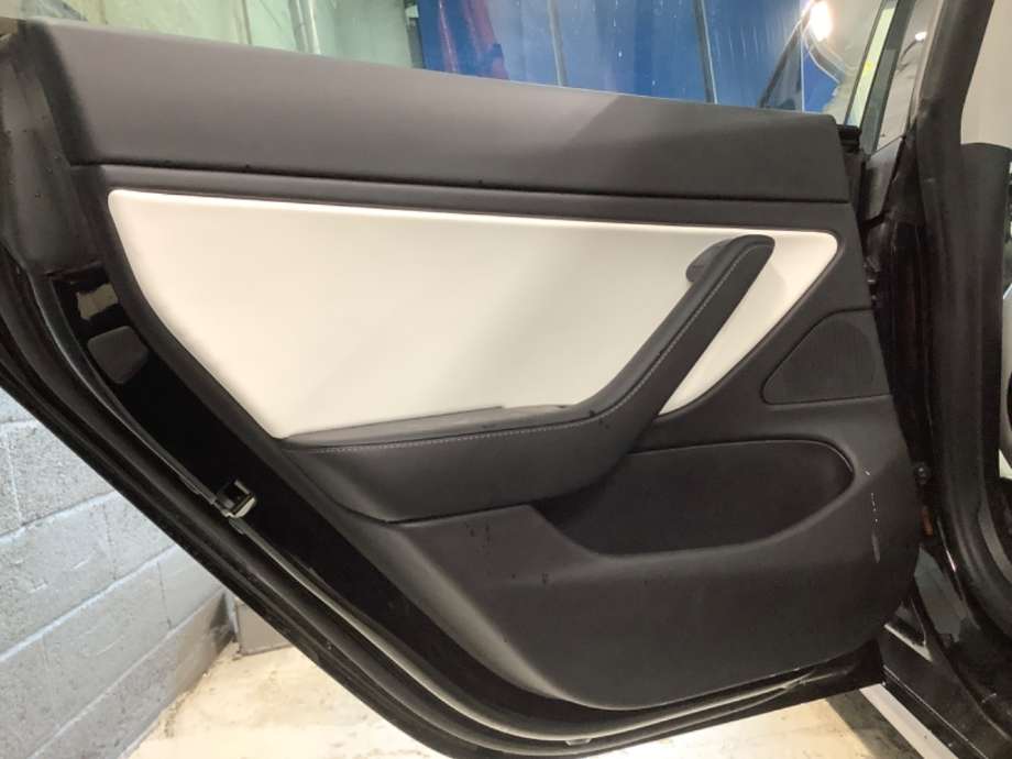 Dørtrekk venstre til Tesla Model 3, 2018-2023 (Fase 1)  (TESLA|)