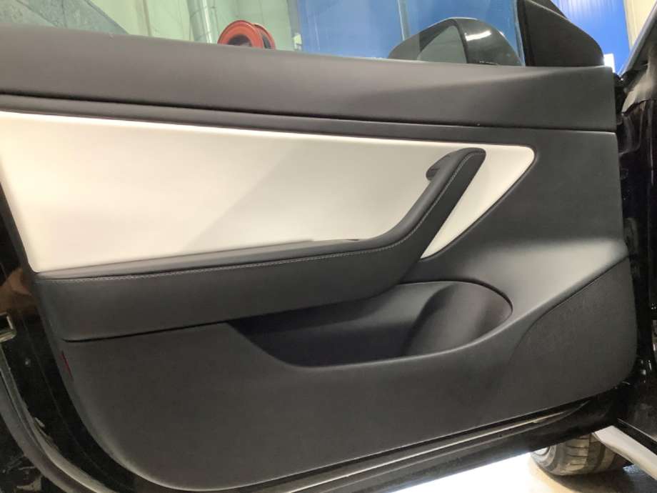 Dørtrekk venstre til Tesla Model 3, 2018-2023 (Fase 1)  (TESLA|)
