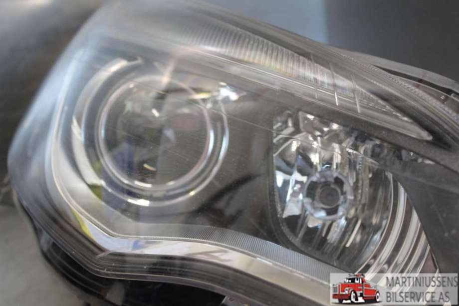 Frontlykt høyre xenon til Opel Astra J 2010-2015  (OPEL||1ZT 010 012-02)