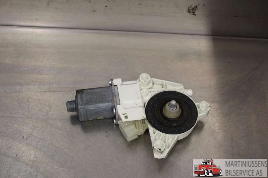 Ruteheis høyre til Mercedes ML 2005-2011 (W164) (W164) (MERCEDES||A 251 820 08 42)