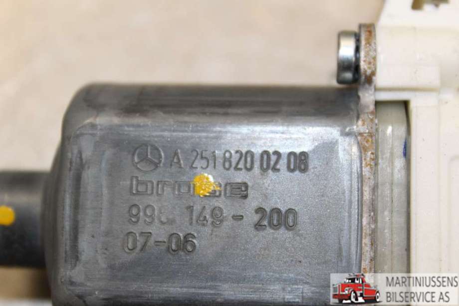 Ruteheis høyre til Mercedes ML 2005-2011 (W164) (W164) (MERCEDES||A 254 820 02 08)