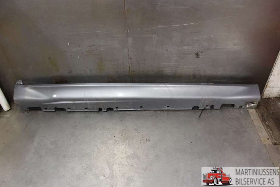 Kanalskjørt høyre til BMW X5 2007-2013 (E70) (E70) (BMW|51 77 8 037 290|)
