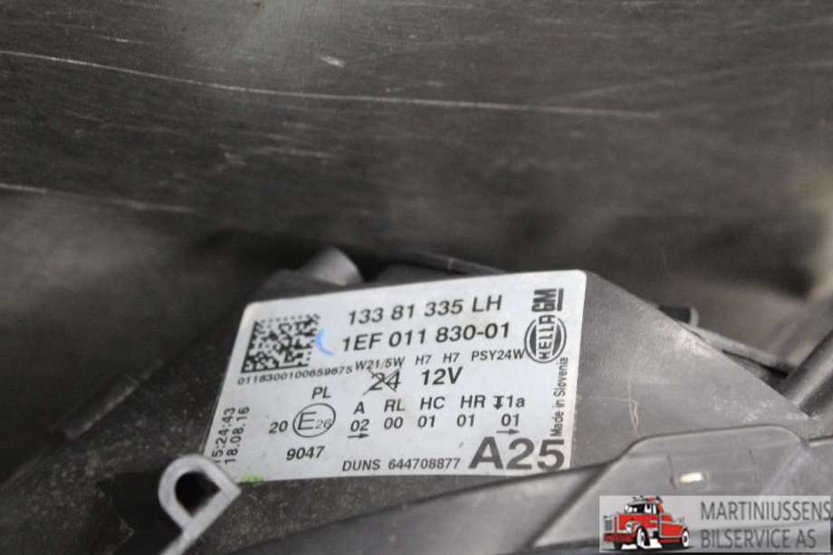 Frontlykt venstre halogen til Opel Corsa E 2015-2019  (OPEL|133 81 355 LH|)