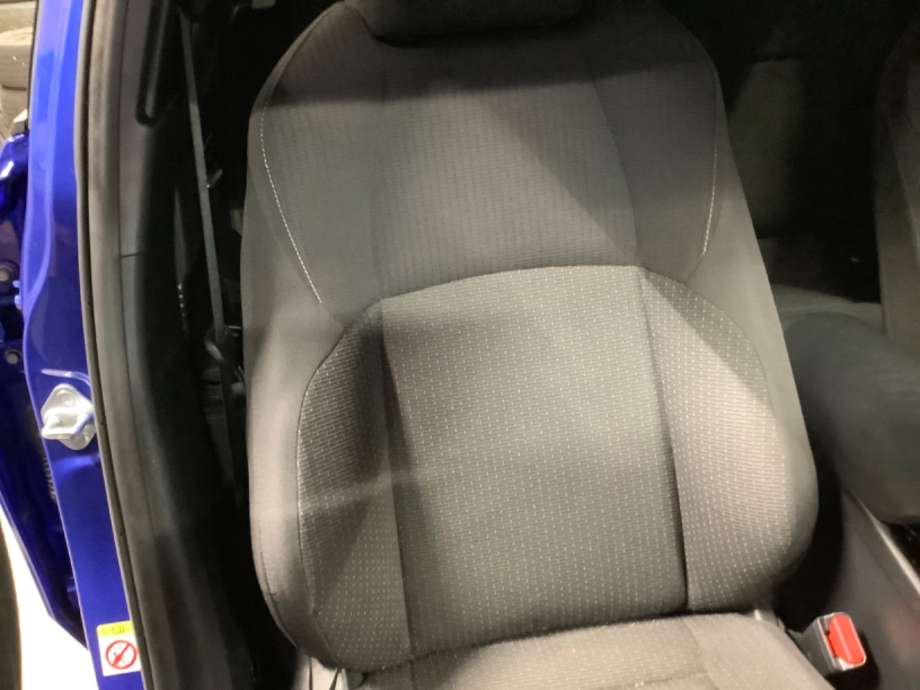 Sete foran høyre til Toyota C-HR 2016-->>  (TOYOTA|)