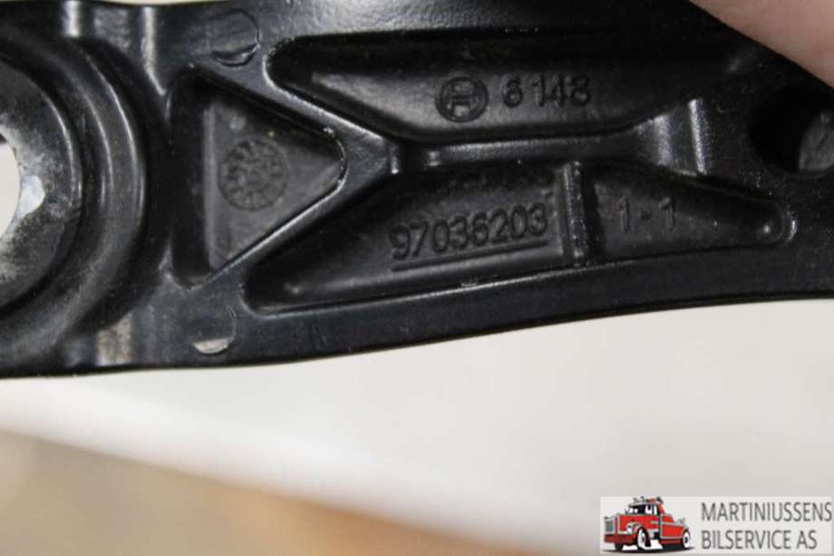 Viskerarmer frontrute til Peugeot 308 2013-2021 (Type II)  (PEUGEOT||97036203)