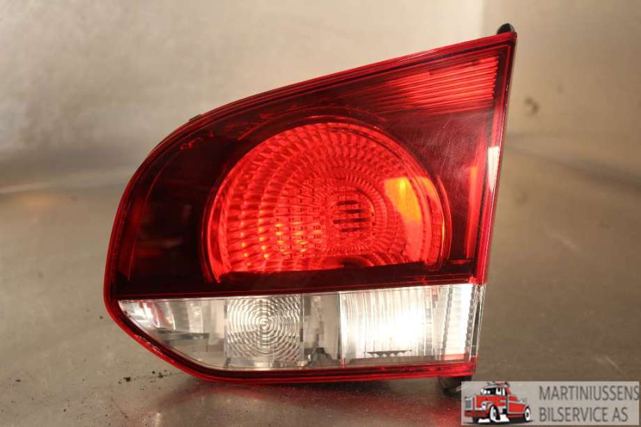 Baklykt høyre indre til VW Golf VI 2008-2012  (VOLKSWAGEN||5K0 945 094 AA)