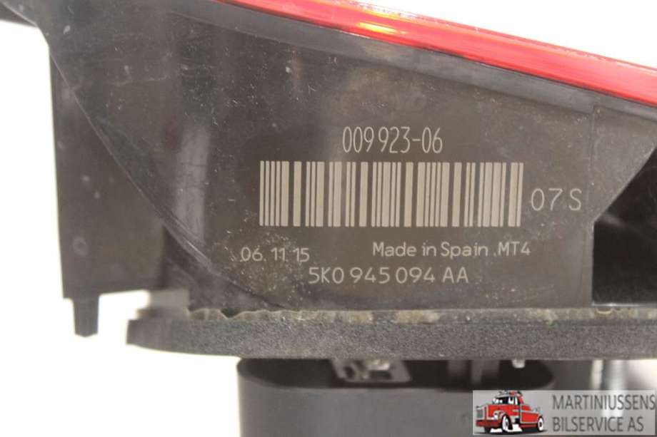 Baklykt høyre indre til VW Golf VI 2008-2012  (VOLKSWAGEN||5K0 945 094 AA)