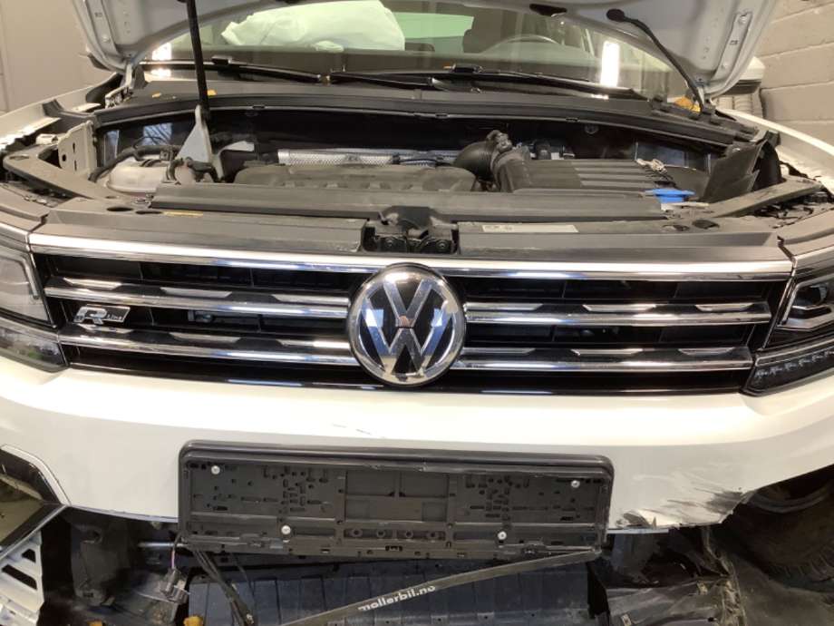 Grill til VW Tiguan, 2016-2020 (Type II, Fase 1)  (VOLKSWAGEN|)