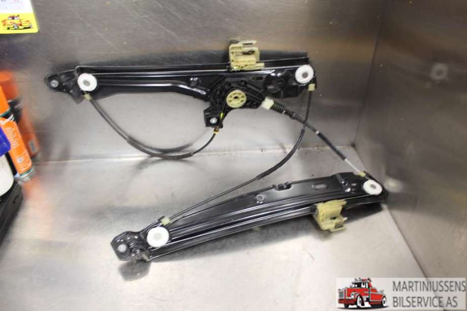 Ruteheis til BMW 7-Serie 2009-2015 (F01/F02/F03/F04) (F01/F02/F03/F04) (BMW||7182085-S)
