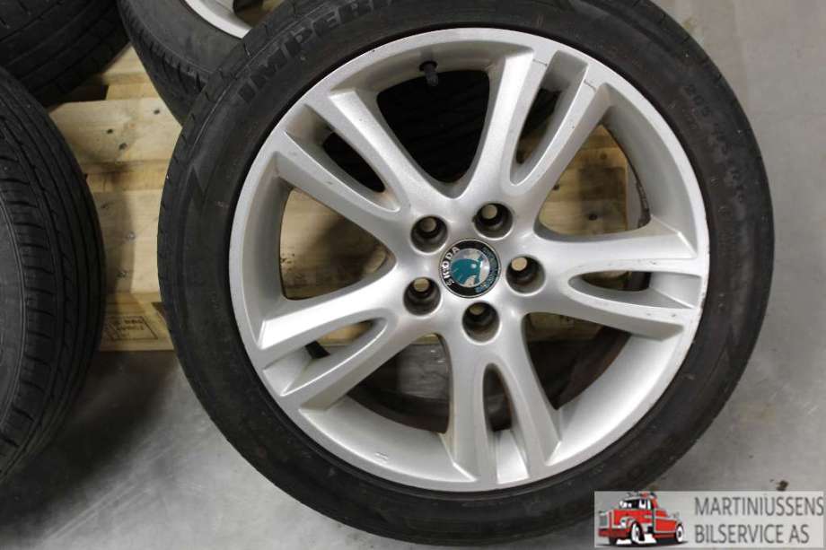 Hjulsett aluminium sommer til Škoda Roomster 2006-2010 (Fase 1)  (SKODA|-6MM||205/45R16)