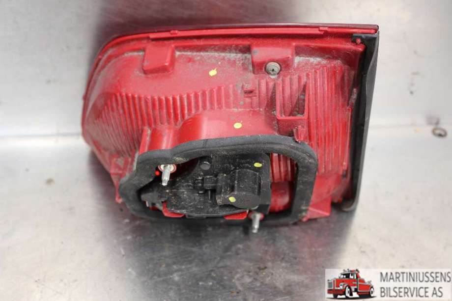 Baklykt venstre indre til VW Touran 2010-2015 (Type I, Fase 3)  (VOLKSWAGEN|1T0 945 093|)