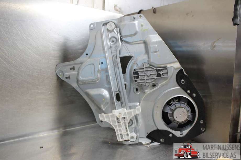 Ruteheis til Kia Sportage 2010-2016 (Type III)  (KIA||83480-3U020)