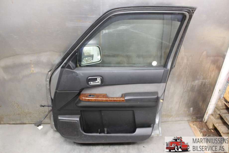 Dør høyre foran til Nissan Patrol 2004-2010 (Fase 2) (Y61) (Y61) (NISSAN|)