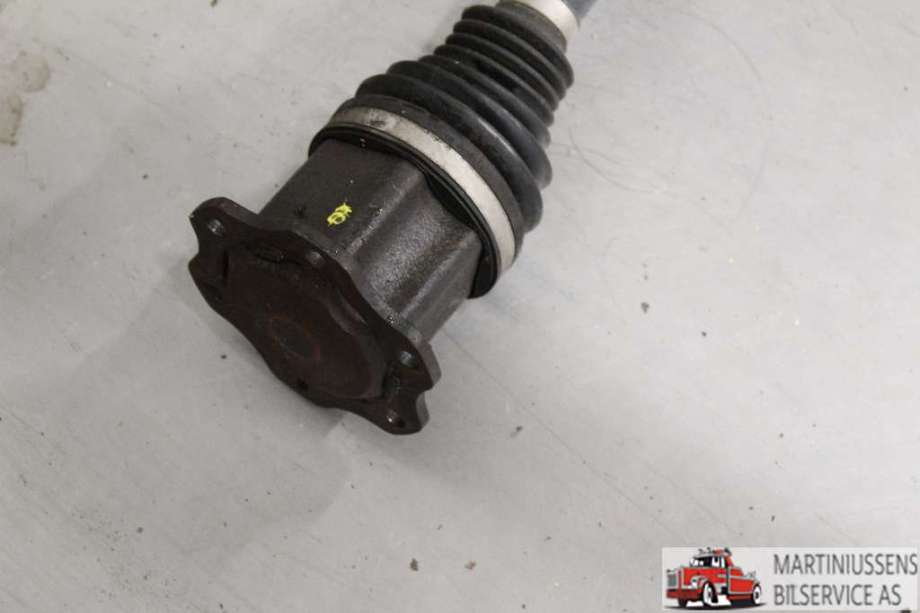 Drivaksel høyre foran til Audi A4 2007-2014 (Type IV) (B8) (B8) (AUDI|8K0 407 271 AJ|)
