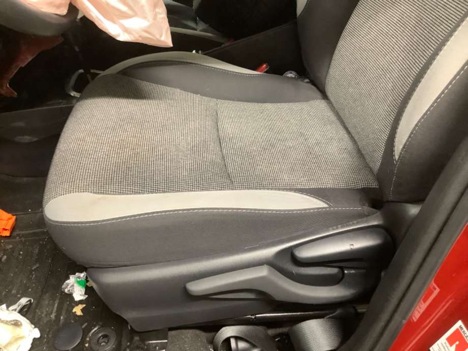 Sete foran venstre til Toyota Yaris, 2014-2020 (Type III, Fase 2)  (TOYOTA|)