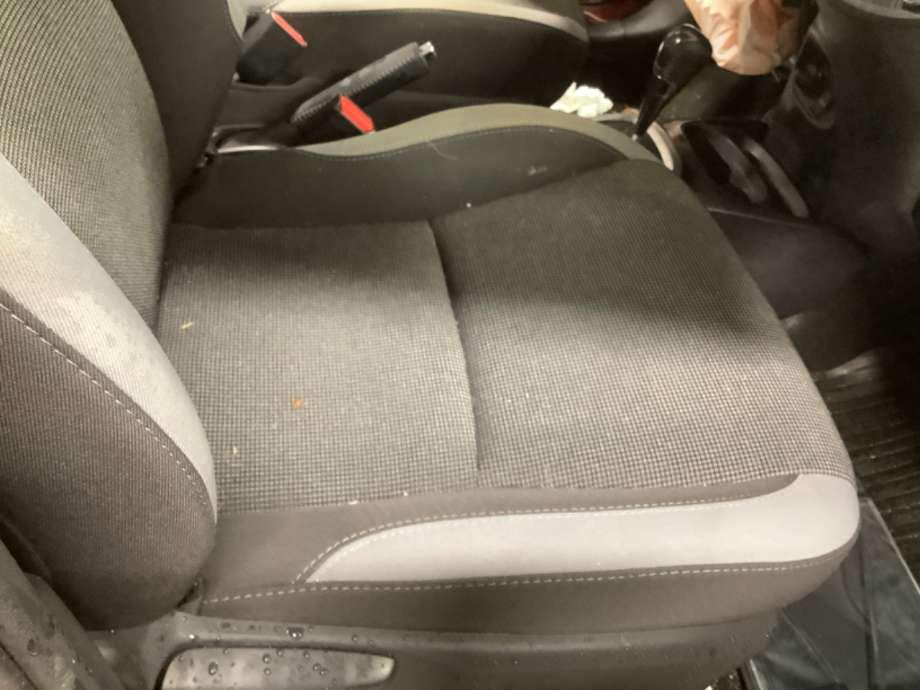 Sete foran høyre til Toyota Yaris 2014-2020 (Type III, Fase 2)  (TOYOTA|)