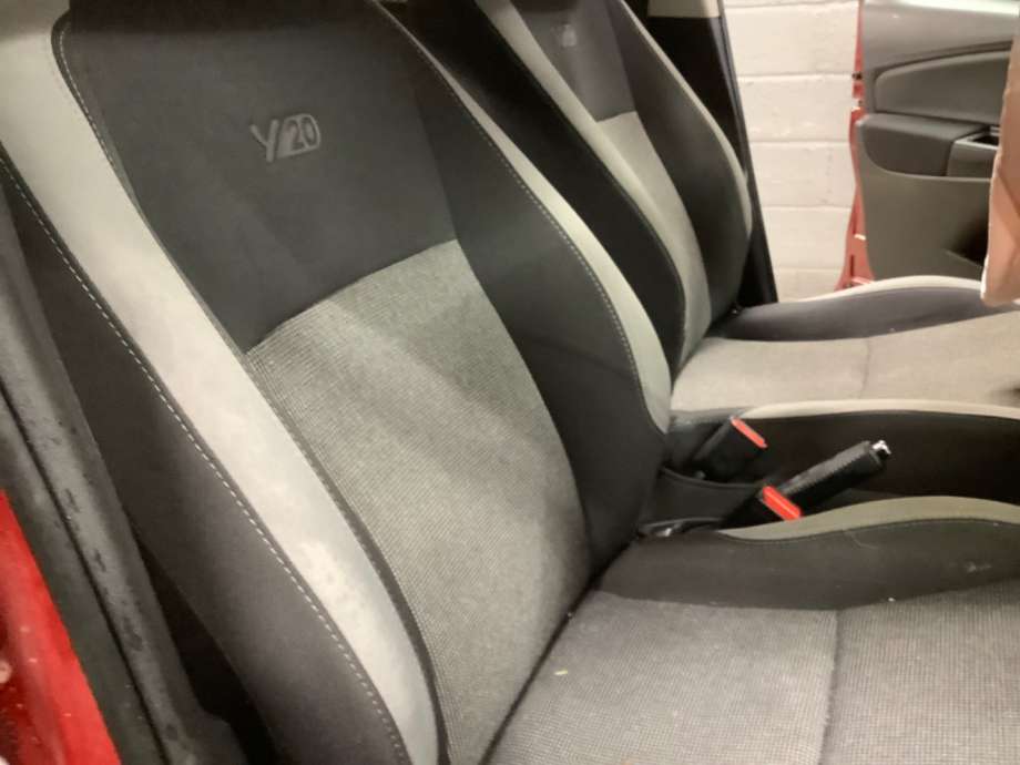 Sete foran høyre til Toyota Yaris 2014-2020 (Type III, Fase 2)  (TOYOTA|)