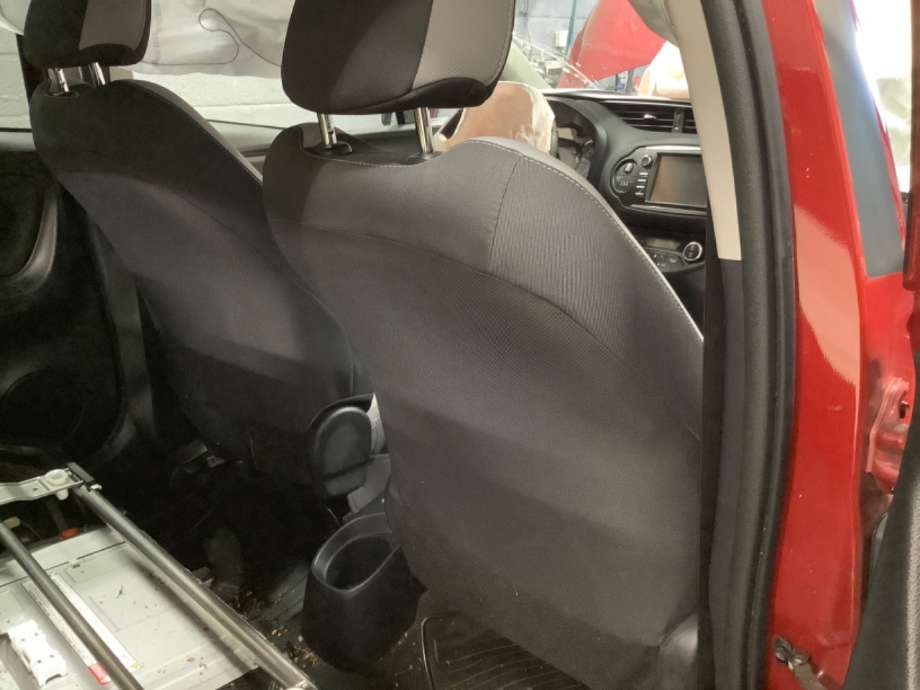 Sete foran høyre til Toyota Yaris 2014-2020 (Type III, Fase 2)  (TOYOTA|)