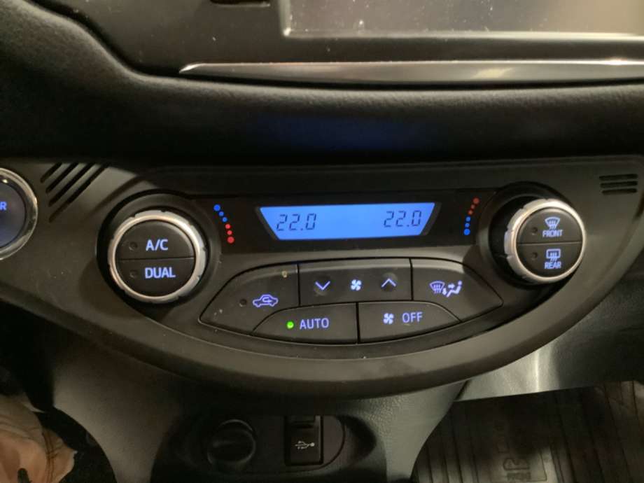 Varmeapparat betjening til Toyota Yaris, 2014-2020 (Type III, Fase 2)  (TOYOTA|)