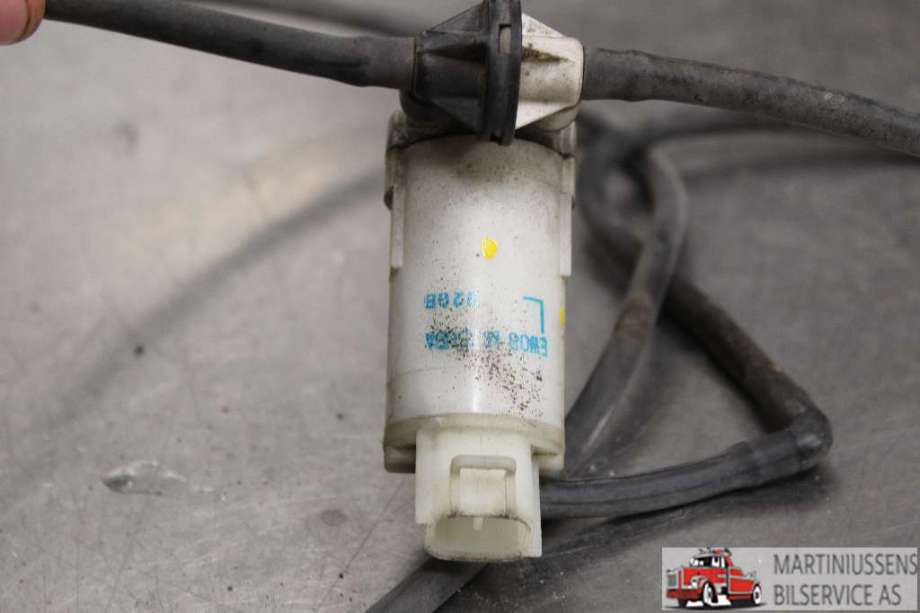Spylerpumpe foran til Mitsubishi Outlander 2012-2015 (Type III, Fase 1)  (MITSUBISHI||EW08 MITSUBA)