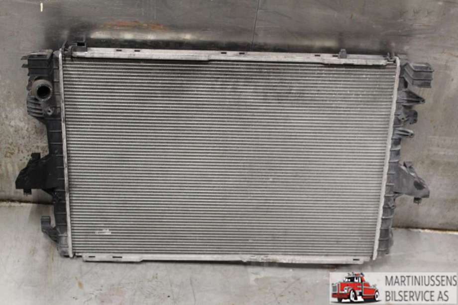 Radiator (automat gir) til VW Transporter / Caravelle 2009-2015 (Fase 2) (T5) (T5) (VOLKSWAGEN||7E0 121 253 A)
