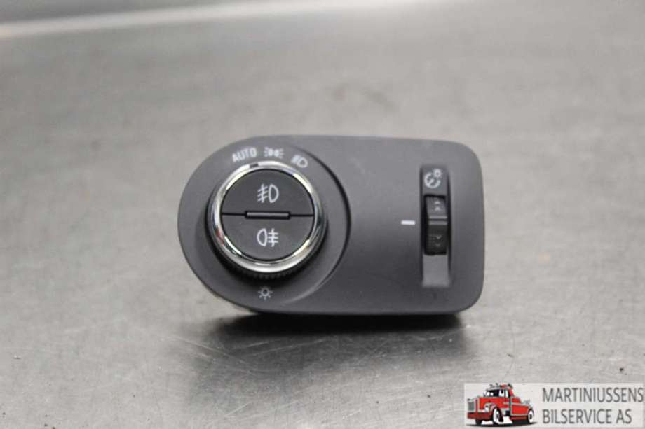 Bryter lys til Opel Corsa F 2019-->>  (OPEL||39050760)