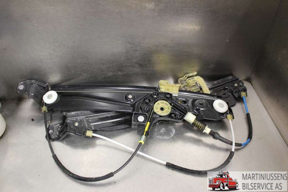 Ruteheis til BMW 5-Serie 2010-2017 (F10/F11) (F10/F11) (BMW|51 33 7 182 131|)