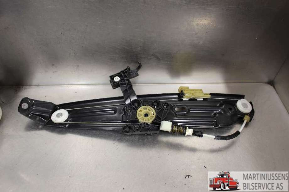 Ruteheis til BMW 5-Serie 2010-2017 (F10/F11) (F10/F11) (BMW|51 35 7 182 614|)