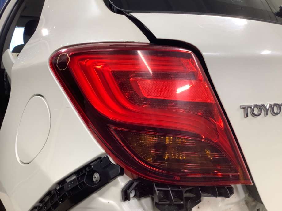 Baklykt venstre til Toyota Yaris, 2014-2020 (Type III, Fase 2)  (TOYOTA|)