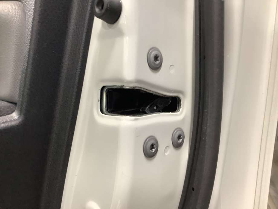 Låsekasse høyre til Toyota Yaris, 2014-2020 (Type III, Fase 2)  (TOYOTA|)