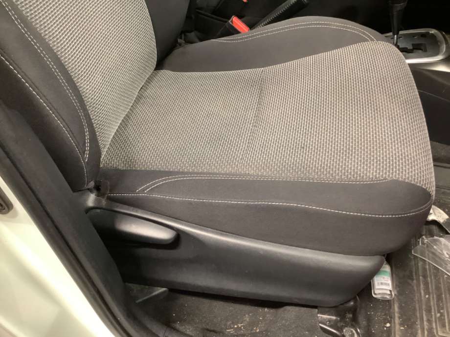 Sete foran høyre til Toyota Yaris, 2014-2020 (Type III, Fase 2)  (TOYOTA|)