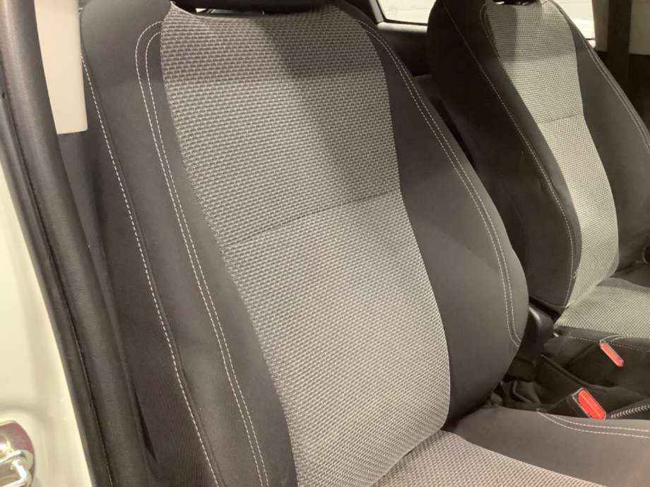 Sete foran høyre til Toyota Yaris 2014-2020 (Type III, Fase 2)  (TOYOTA|)
