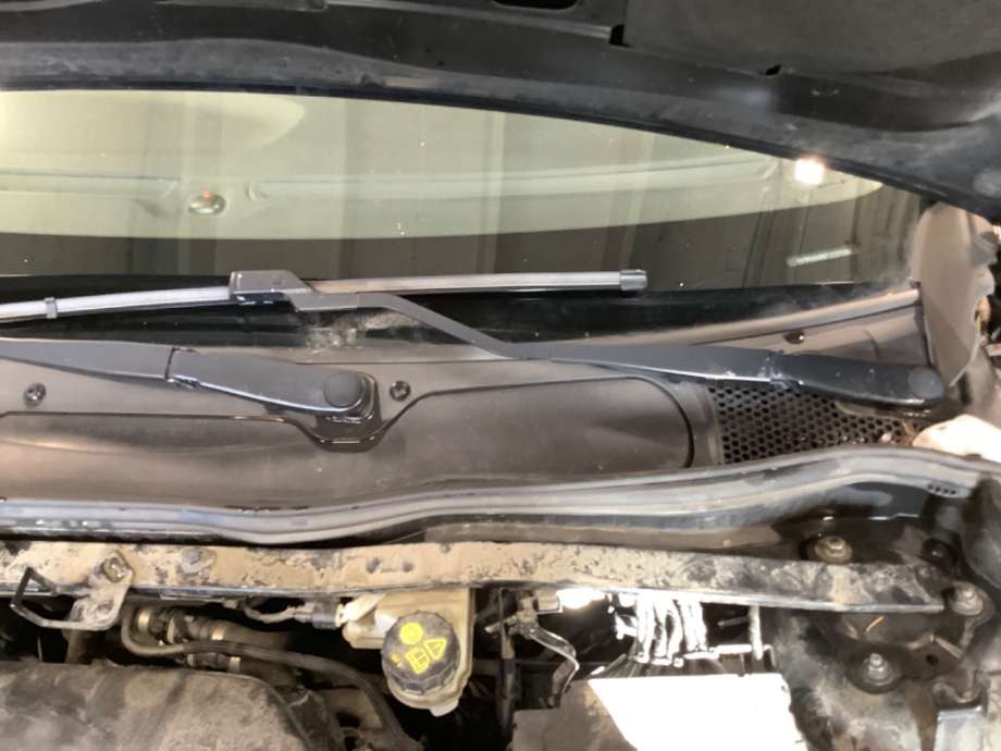Viskerarmer frontrute til Volvo V40, 2012-2019  (VOLVO|)