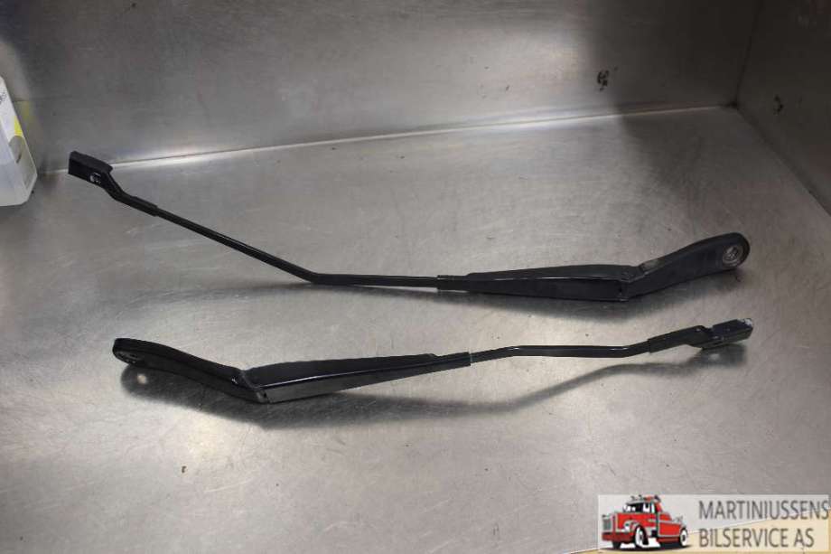 Viskerarmer frontrute til Volvo V40 2012-2019  (VOLVO||31276059)