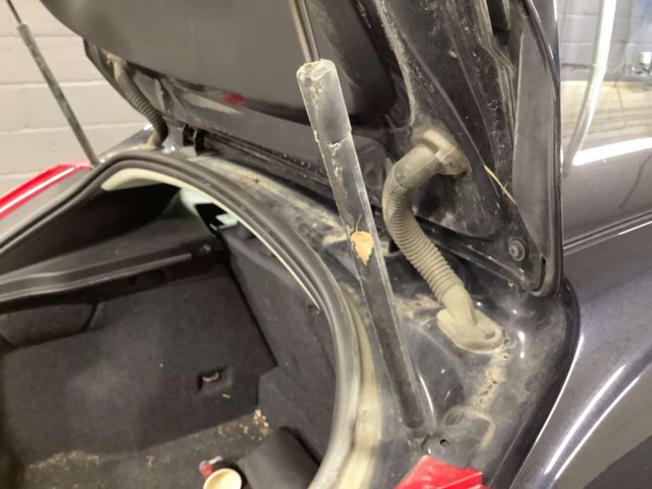 Baklukedemper til Volvo V40, 2012-2019  (VOLVO|)