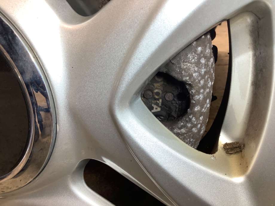 Bremsecaliper venstre bak til Toyota Yaris, 2014-2020 (Type III, Fase 2)  (TOYOTA|)