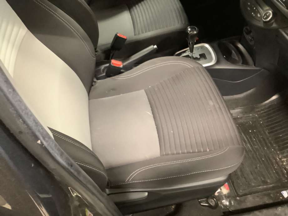Sete foran høyre til Toyota Yaris 2014-2020 (Type III, Fase 2)  (TOYOTA|)