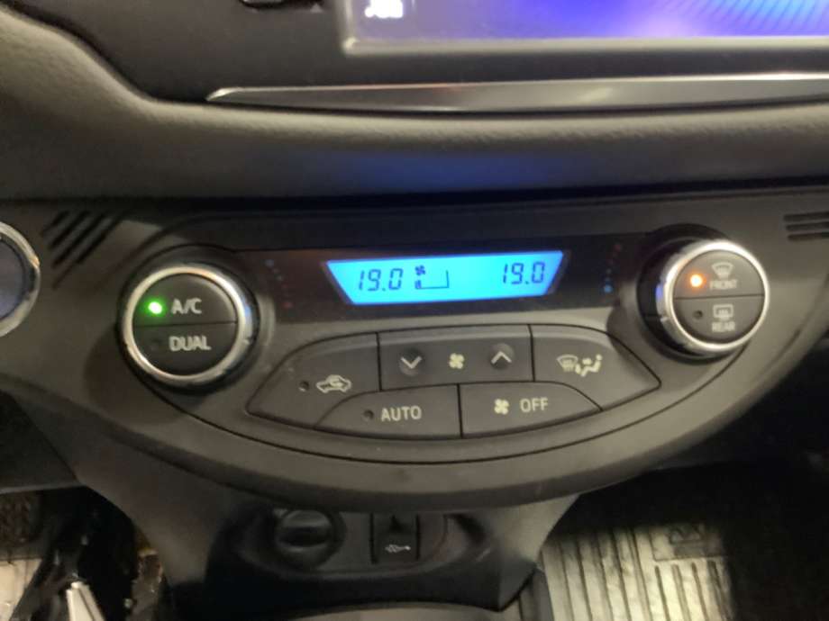 Varmeapparat betjening til Toyota Yaris, 2014-2020 (Type III, Fase 2)  (TOYOTA|)