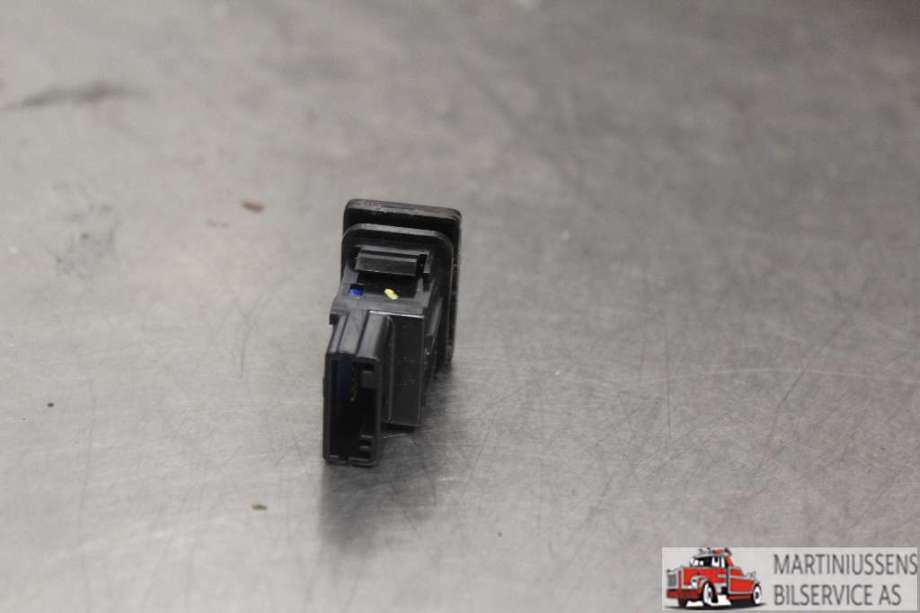 Bryter Antispinn til Toyota Yaris 2014-2020 (Type III, Fase 2)  (TOYOTA||15C629)