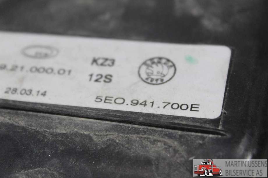 Tåkelykt høyre foran til Škoda Octavia 2013-2016 (Type III, Fase 1)  (SKODA|5E0.941.700E|)