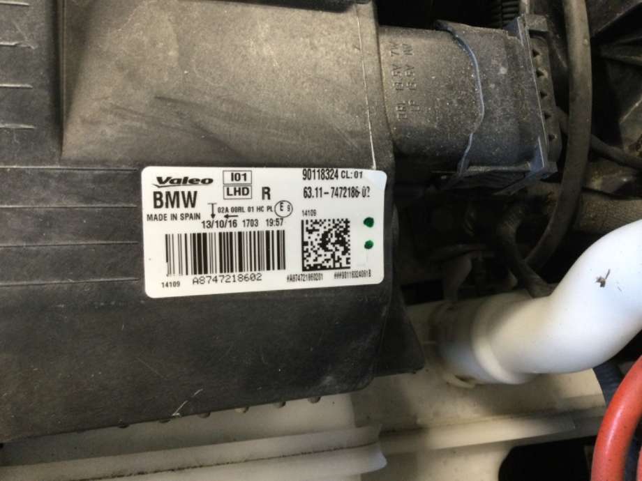Frontlykt høyre halogen til BMW i3 2013-2022  (BMW||90118324)