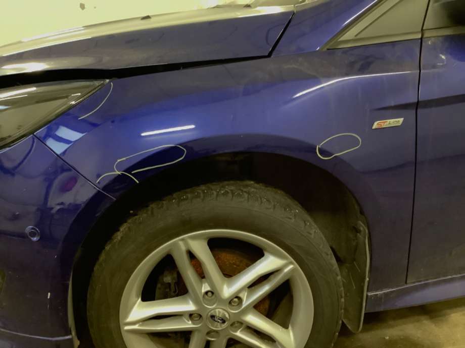 Skjerm venstre foran til Ford Focus, 2014-2018 (Type III, Fase 2)  (FORD|)