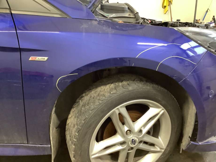 Skjerm høyre foran til Ford Focus, 2014-2018 (Type III, Fase 2)  (FORD|)