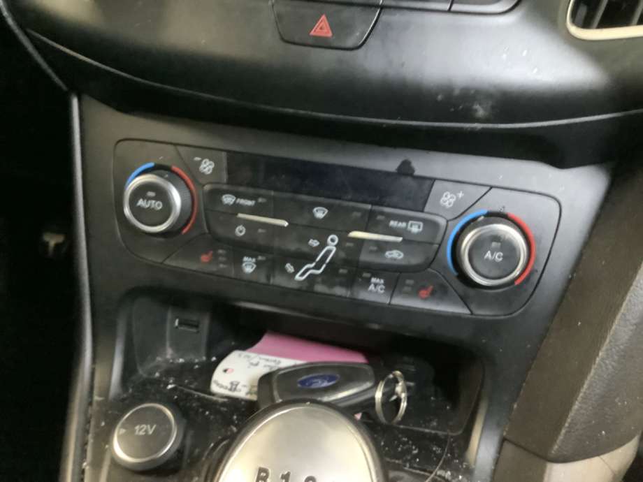 Varmeapparat betjening til Ford Focus, 2014-2018 (Type III, Fase 2)  (FORD|)