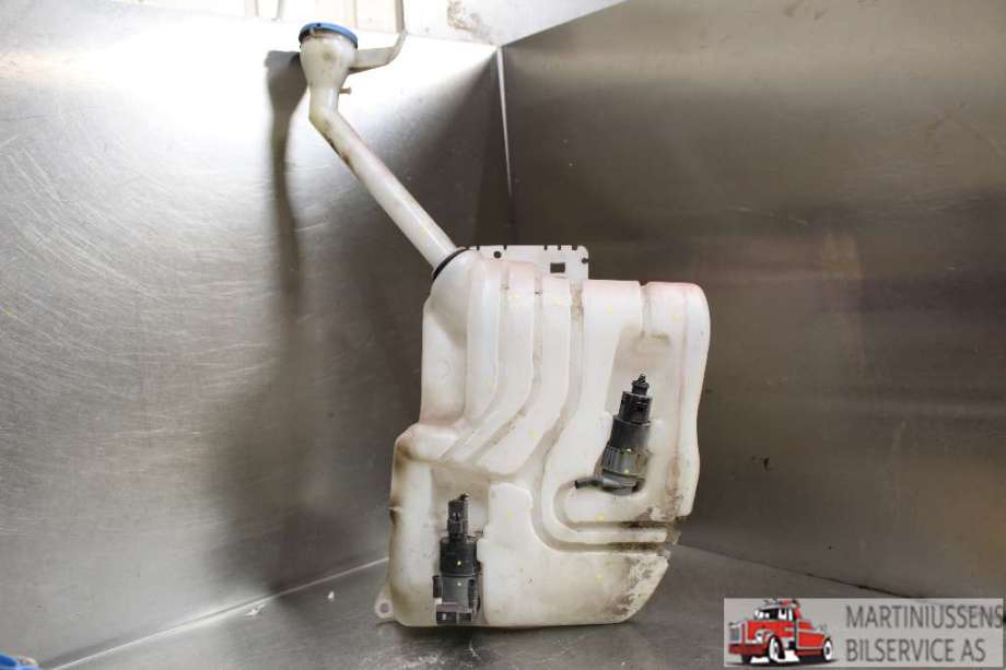 Spylertank til Nissan Qashqai, 2010-2014 (Type I, Fase 2)  (NISSAN|)
